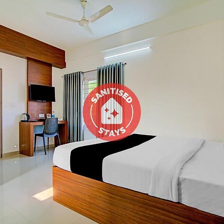 Hotel Vaccinated Staff- Capital O 74715 Phoenix Holidays Kochi Exteriér fotografie