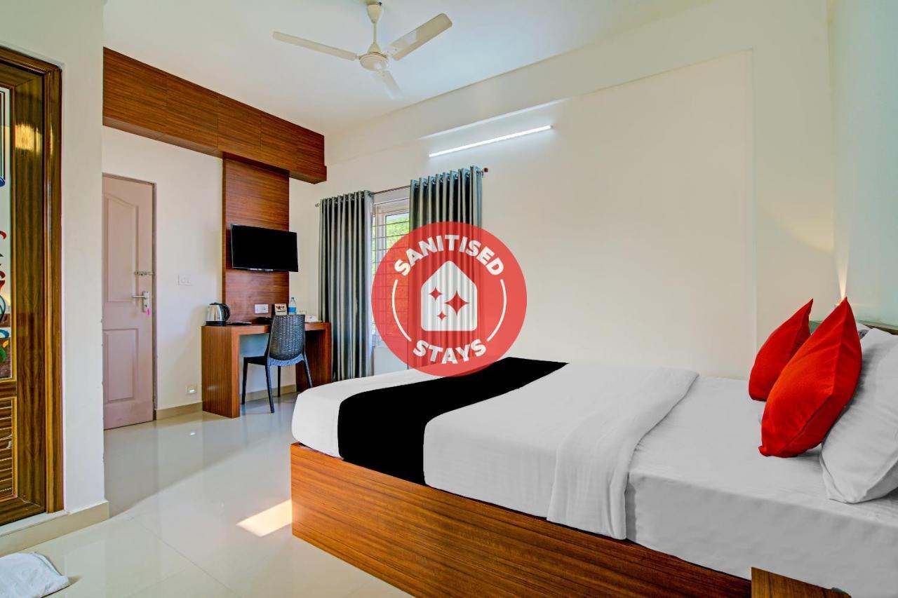 Hotel Vaccinated Staff- Capital O 74715 Phoenix Holidays Kochi Exteriér fotografie