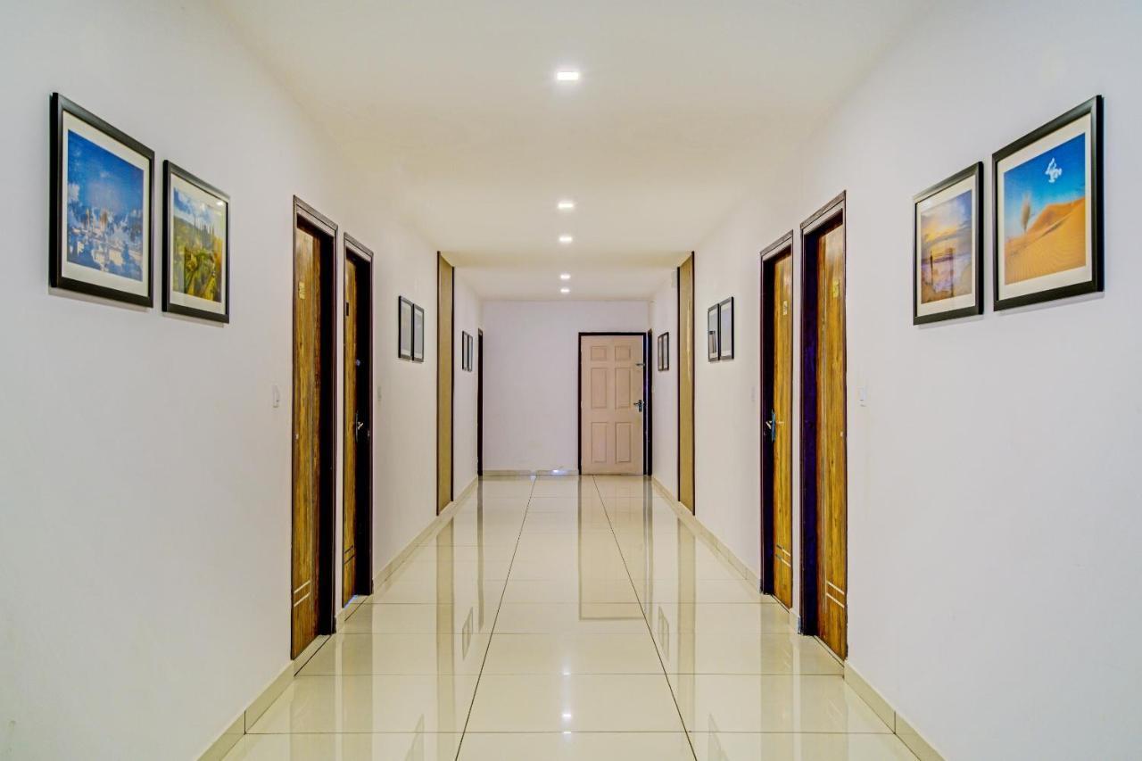 Hotel Vaccinated Staff- Capital O 74715 Phoenix Holidays Kochi Exteriér fotografie