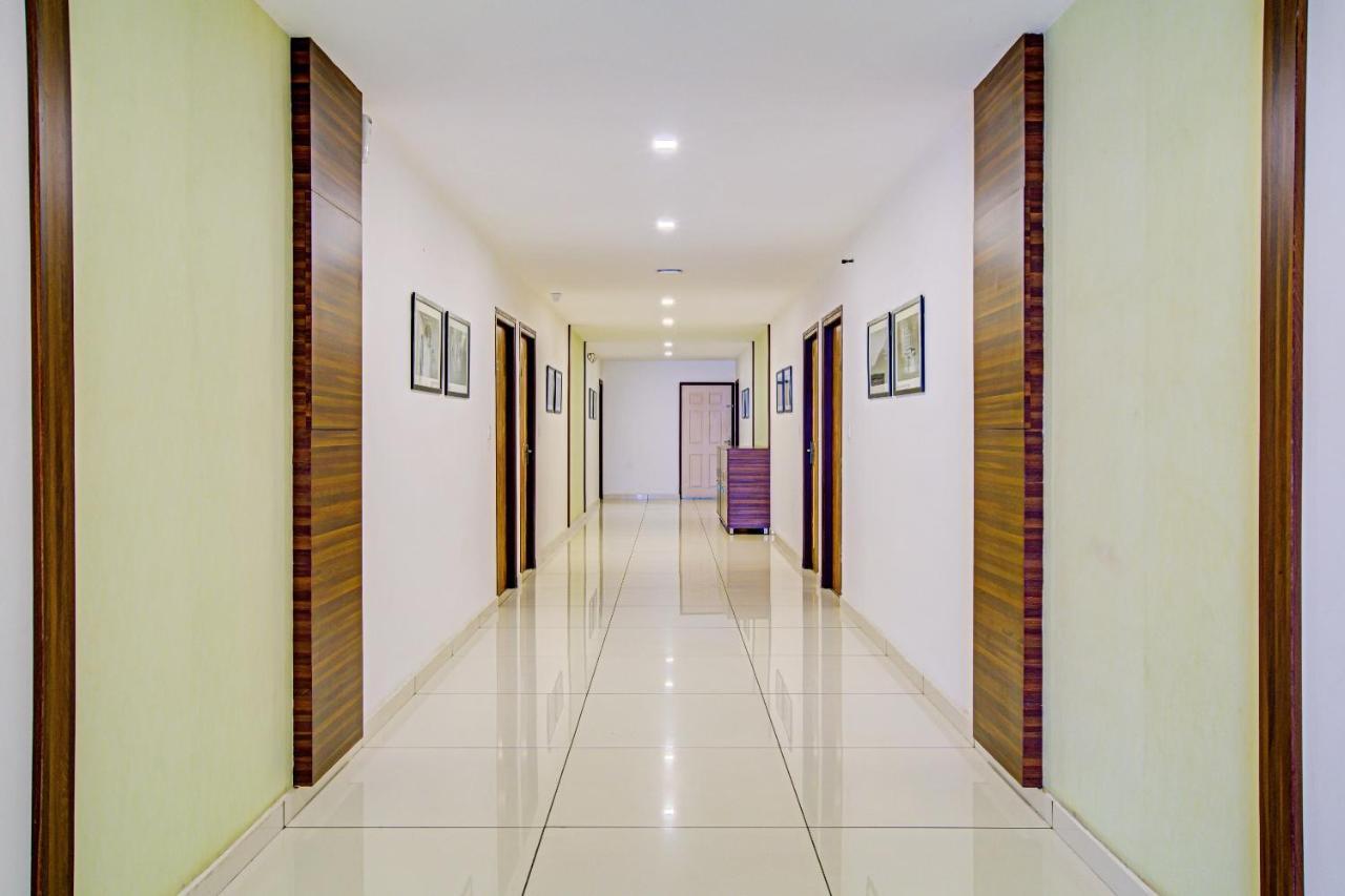 Hotel Vaccinated Staff- Capital O 74715 Phoenix Holidays Kochi Exteriér fotografie