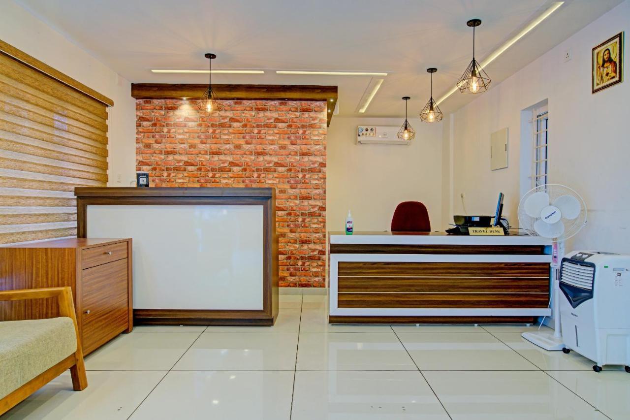 Hotel Vaccinated Staff- Capital O 74715 Phoenix Holidays Kochi Exteriér fotografie