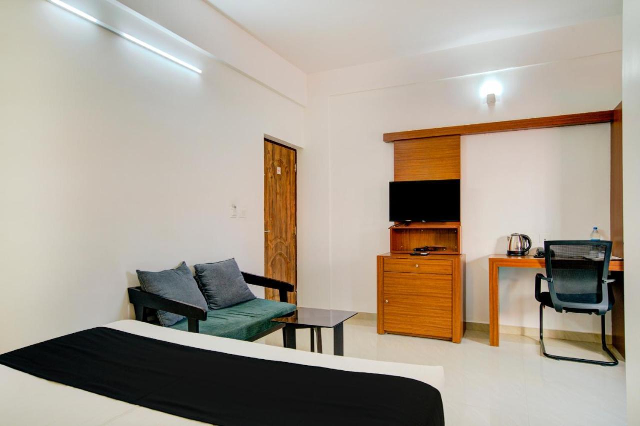 Hotel Vaccinated Staff- Capital O 74715 Phoenix Holidays Kochi Exteriér fotografie