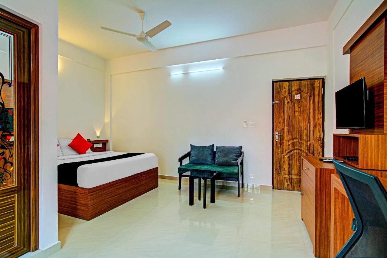 Hotel Vaccinated Staff- Capital O 74715 Phoenix Holidays Kochi Exteriér fotografie