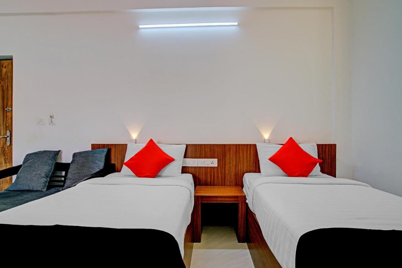 Hotel Vaccinated Staff- Capital O 74715 Phoenix Holidays Kochi Exteriér fotografie
