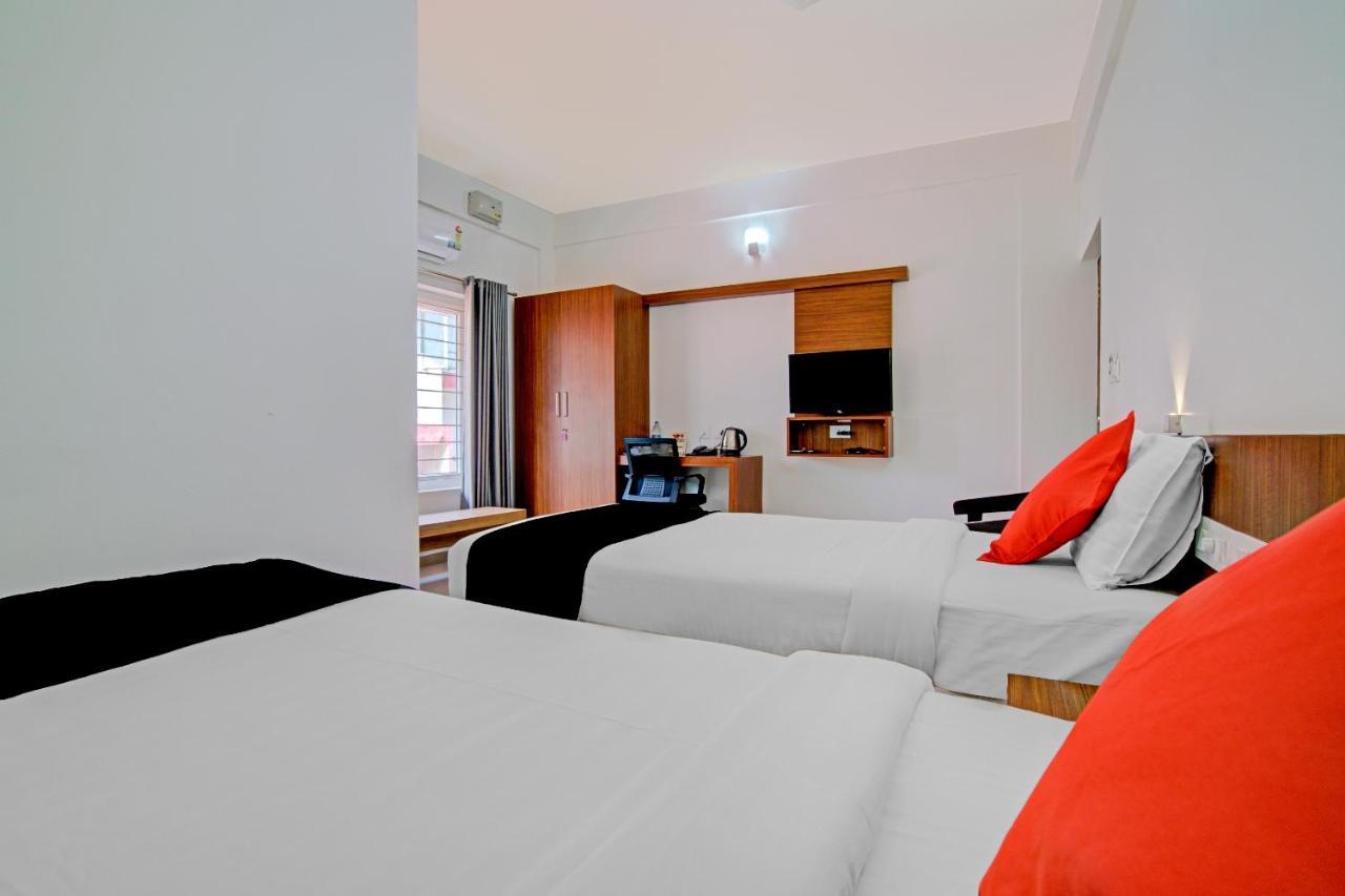 Hotel Vaccinated Staff- Capital O 74715 Phoenix Holidays Kochi Exteriér fotografie