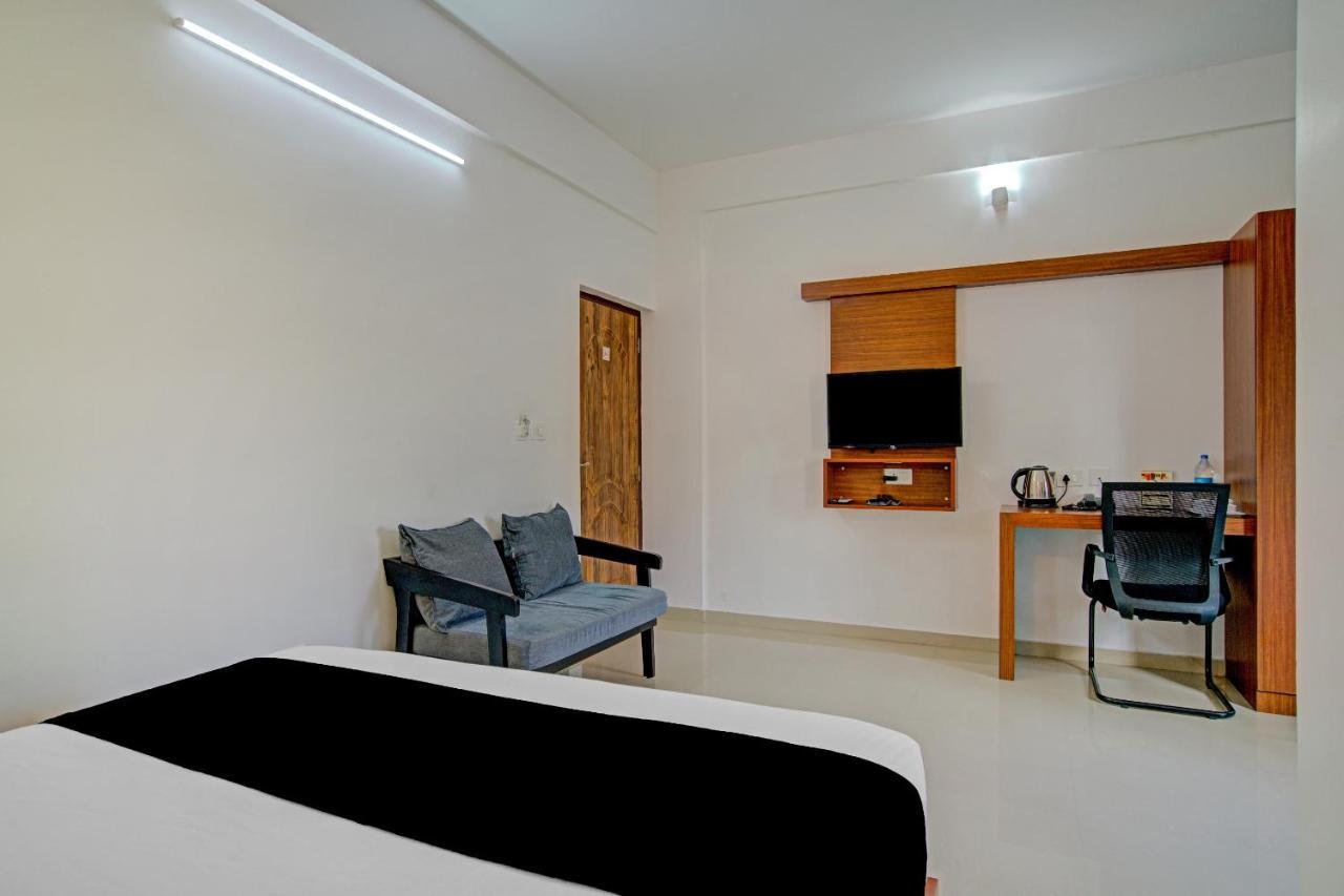 Hotel Vaccinated Staff- Capital O 74715 Phoenix Holidays Kochi Exteriér fotografie