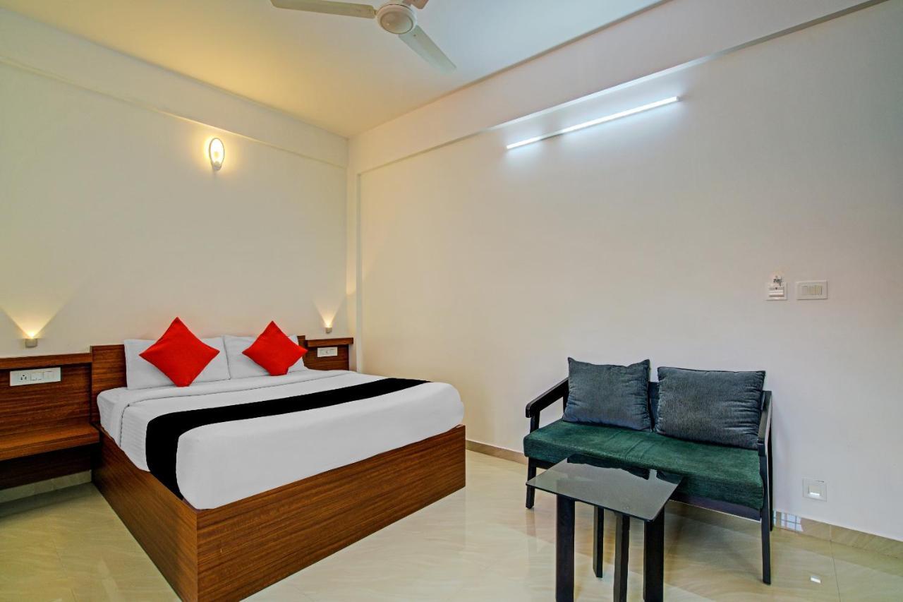 Hotel Vaccinated Staff- Capital O 74715 Phoenix Holidays Kochi Exteriér fotografie